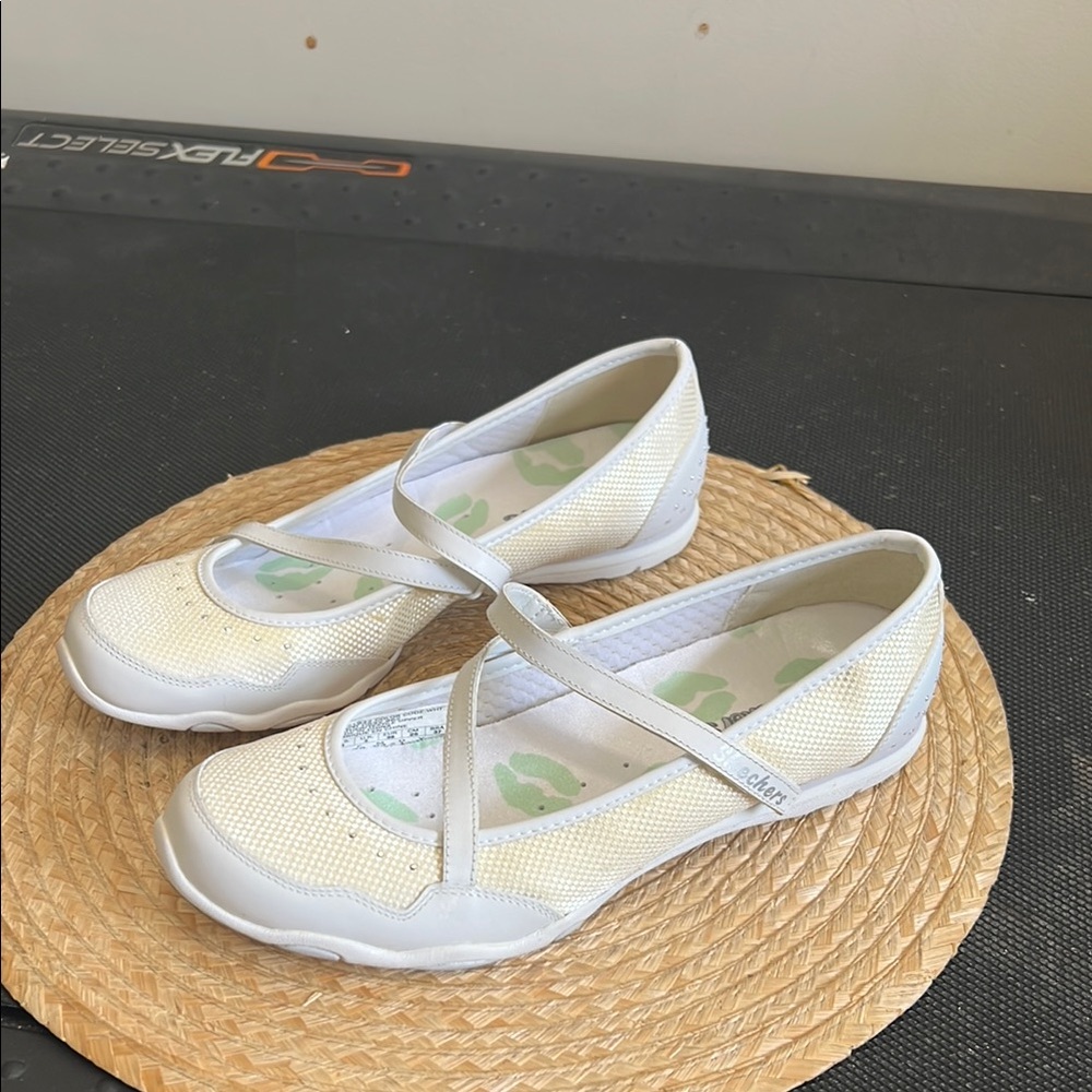 Skechers Mary Jane White and Cream Loafer Sneakers size 8